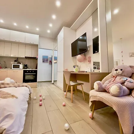 Candy Central Park Apartment